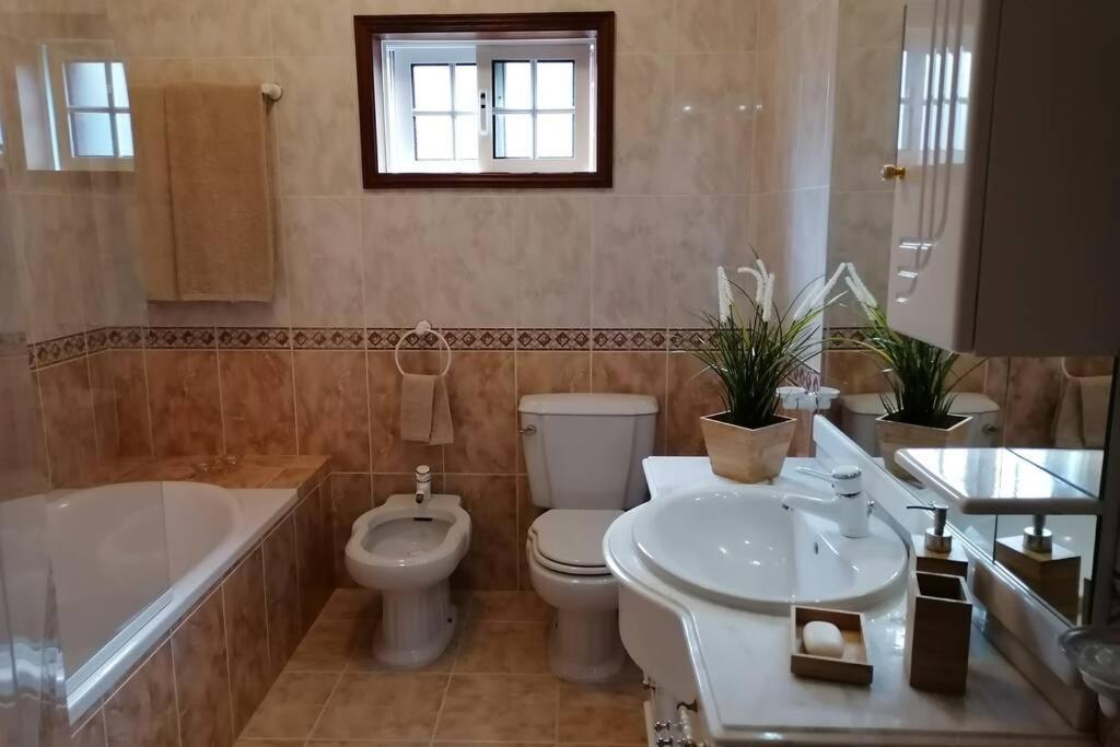 Villa Refugio Do Seixoso à Castelbuono Extérieur photo